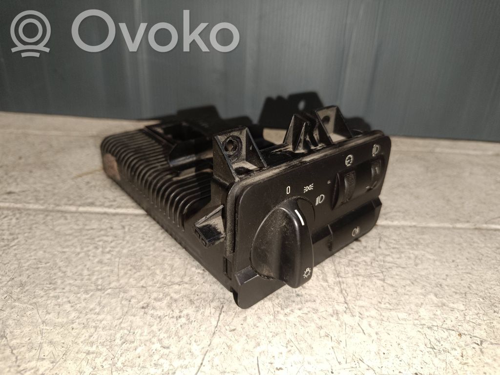 Light switch   6936819
