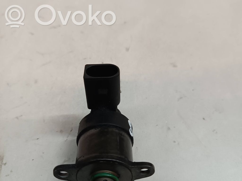 BMW 5 E60 E61 Fuel pressure regulator 