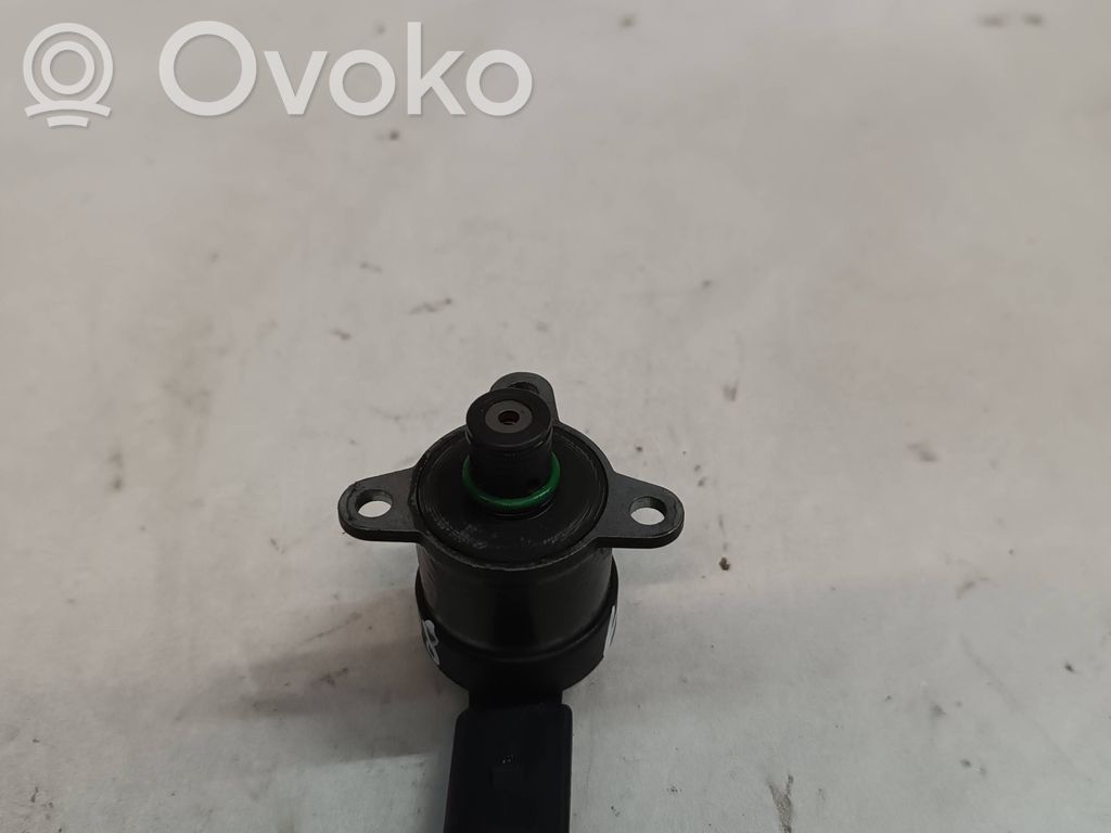 Fuel pressure regulator   8062