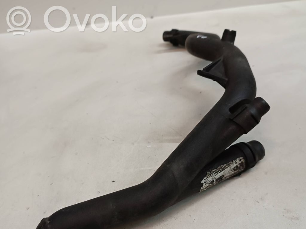 Engine coolant pipe/hose   8967