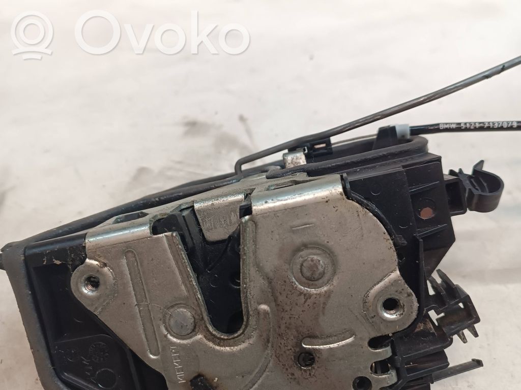Front door lock   9756