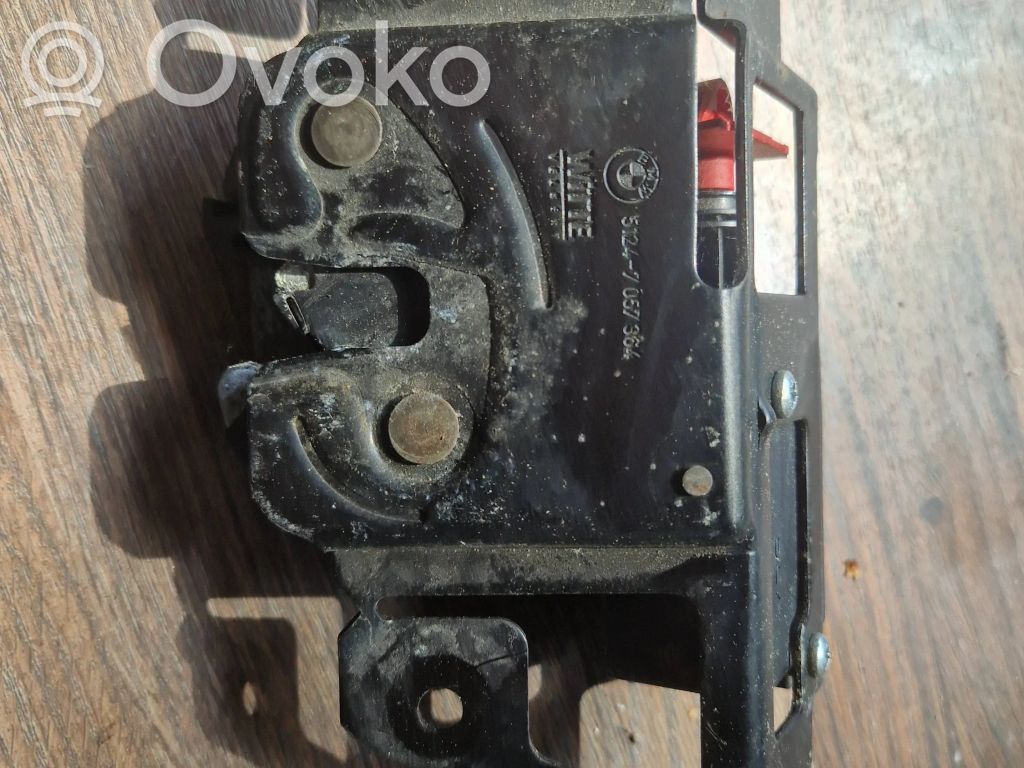 Aizmugurējā pārsega slēdzene   7057364