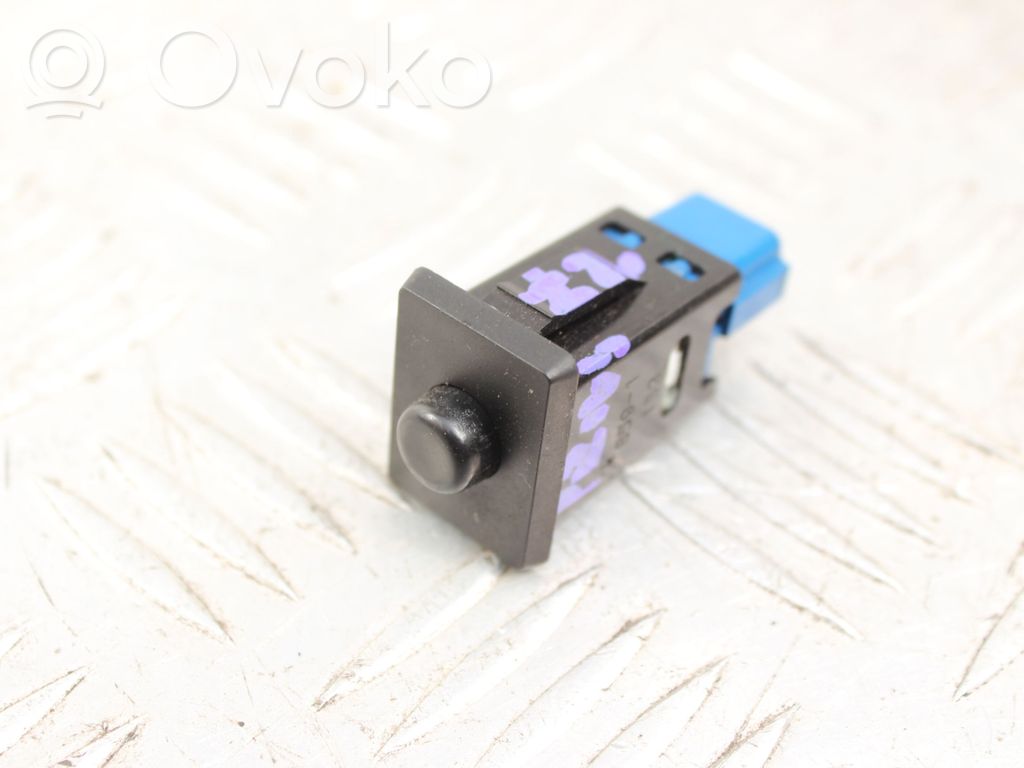 Lexus LS 400 Tailgate opening switch 