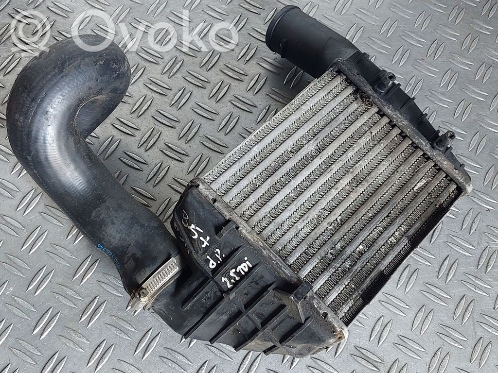Volkswagen PASSAT B5.5 Interkūlerio radiatorius 
