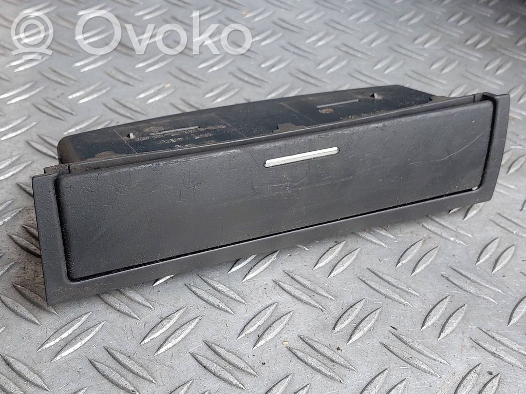 BMW 3 E46 Daiktadėžė 