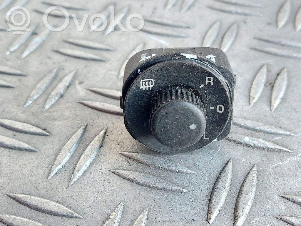 Skoda Octavia Mk2 (1Z) Wing mirror switch 