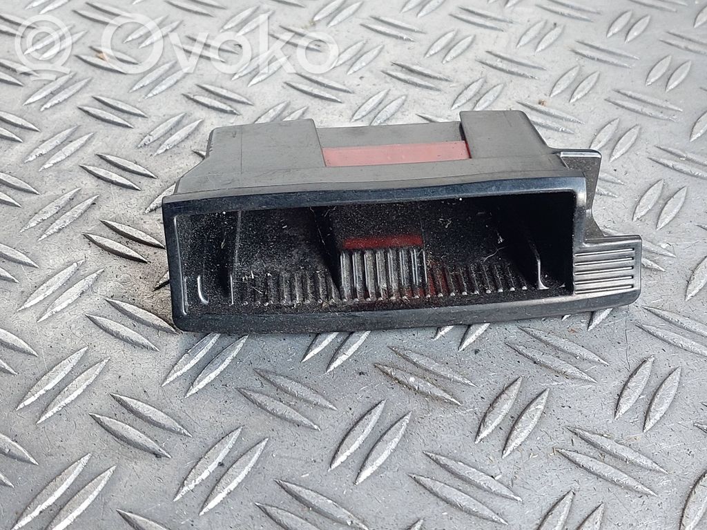 Mazda 3 I Peleninė panelėje 
