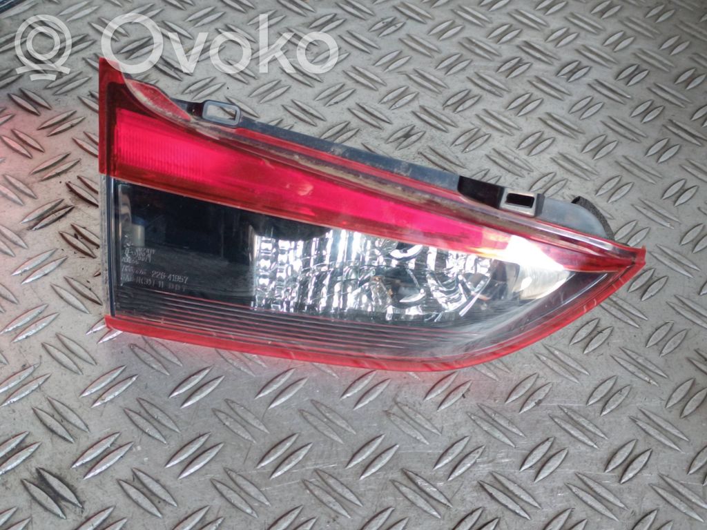 Mazda 6 Galinis žibintas dangtyje 