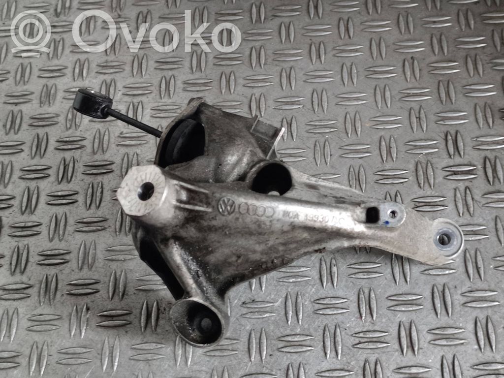Audi Q5 SQ5 FY Engine mounting bracket 