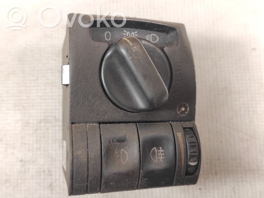 Light switch   90460591,09229578