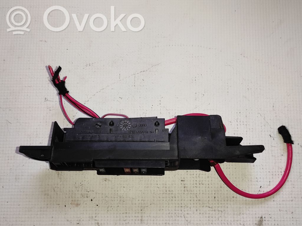 Audi A8 S8 D3 4E Saugiklių blokas 