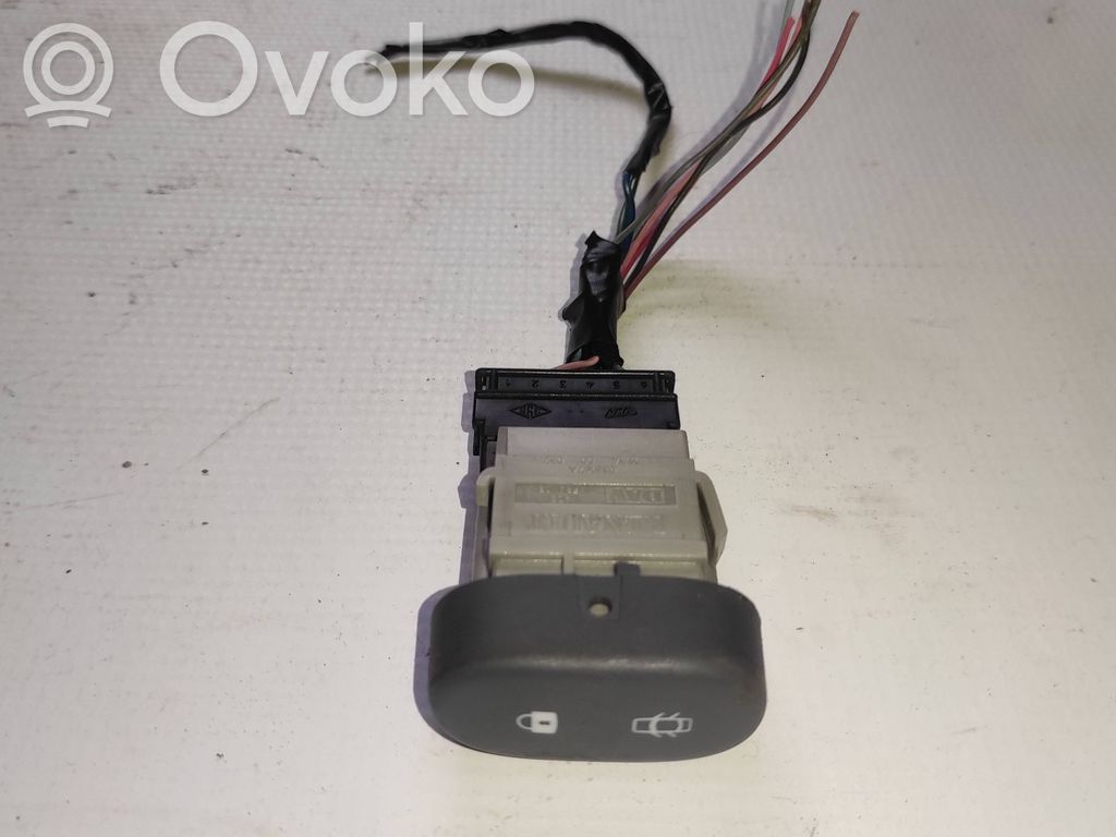 Renault Clio II Central locking switch button 