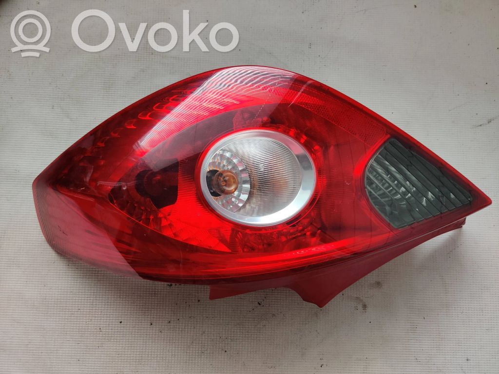 Opel Corsa D Aizmugurējais lukturis virsbūvē 