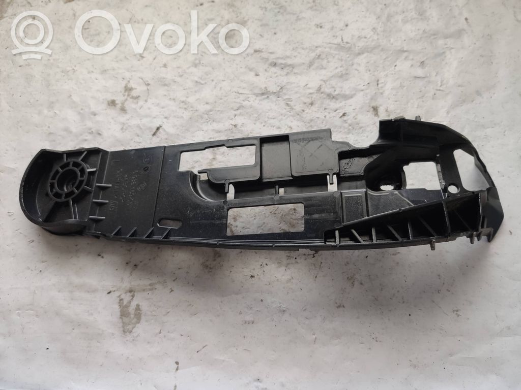 Driver seat console base   6988159