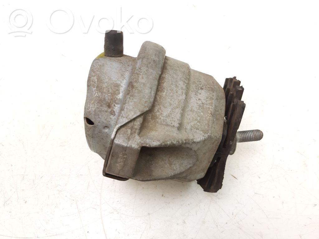 Engine mount bracket   6775027