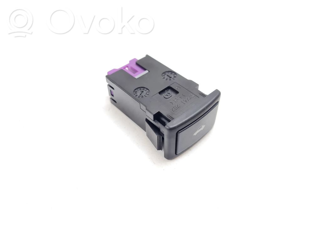 Suzuki Kizashi Tailgate/boot open switch button 