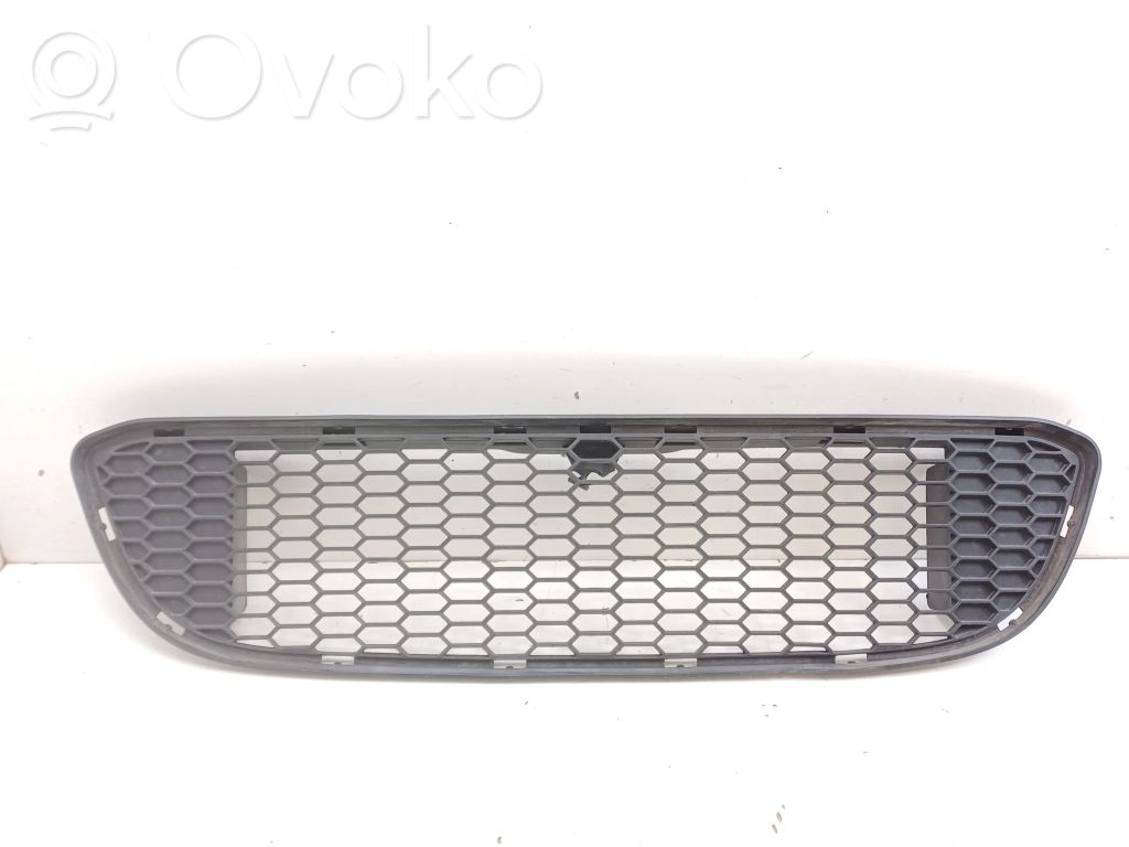 BMW 1 E82 E88 Front bumper lower grill 
