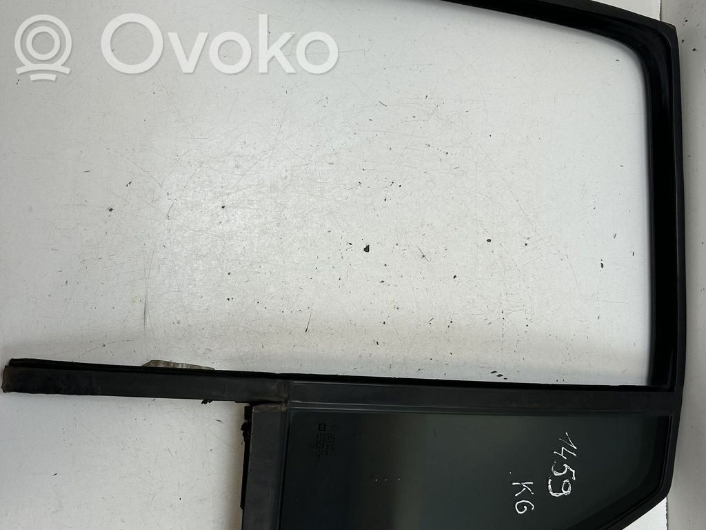 Chevrolet TrailBlazer Rear side window 