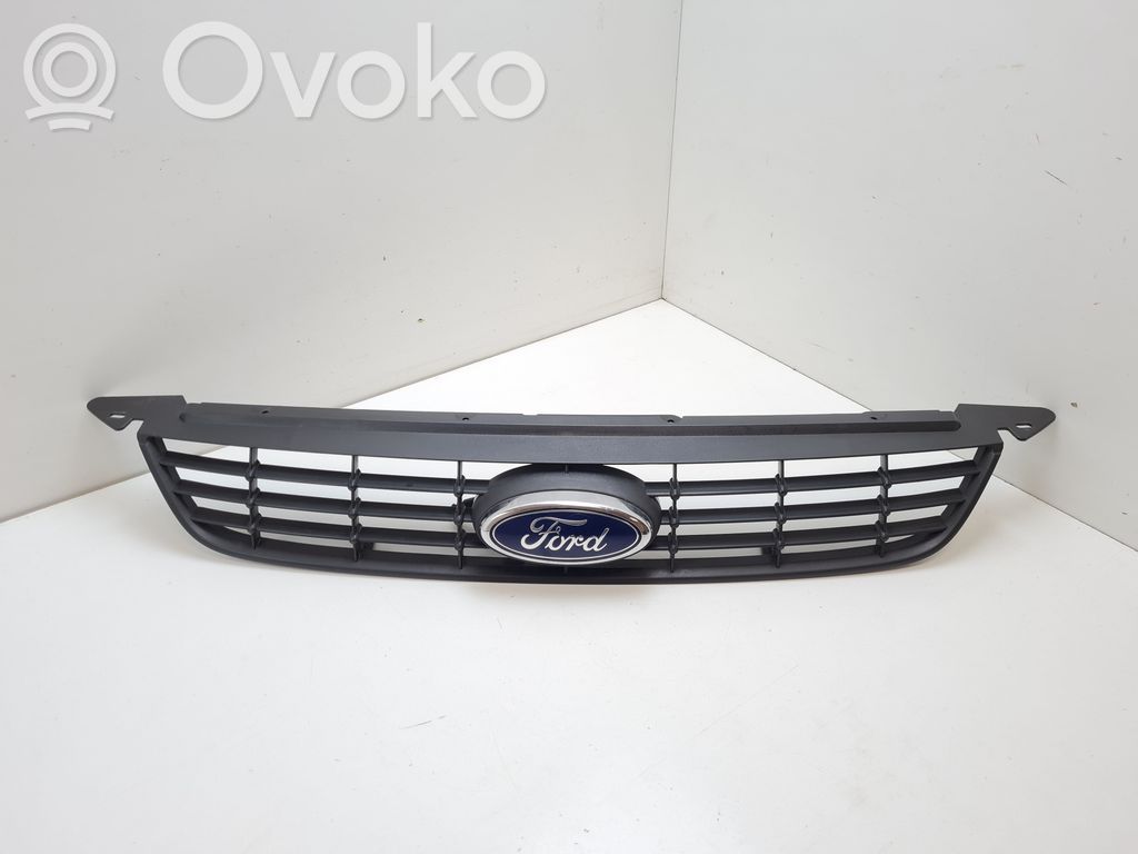 Ford Focus Augšējais režģis 