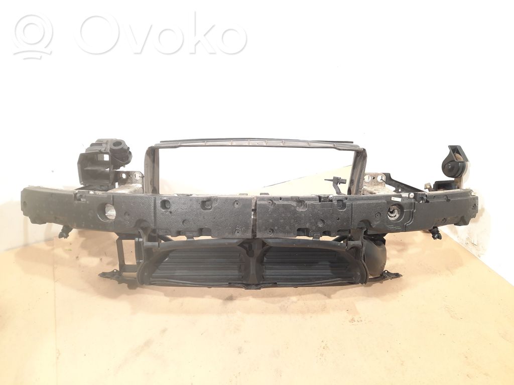 BMW 5 E60 E61 Radiatorių panelė 