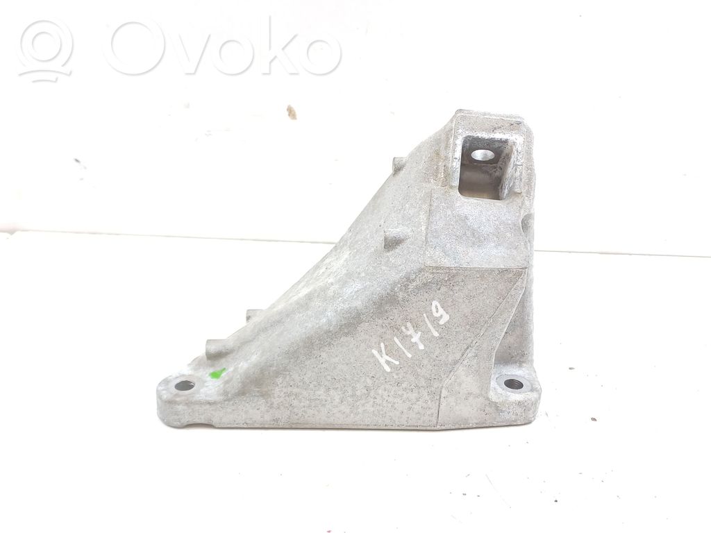 Engine mounting bracket   241681,20007261