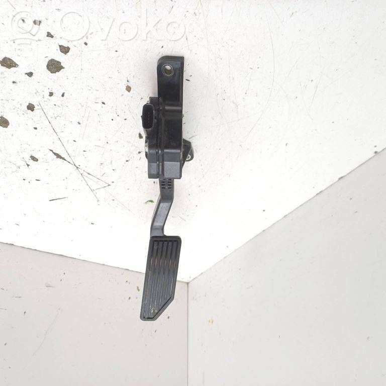 Isuzu D-Max Accelerator throttle pedal 