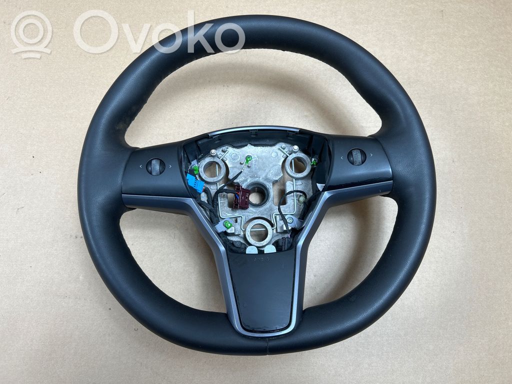 Tesla Model Y Stūre 