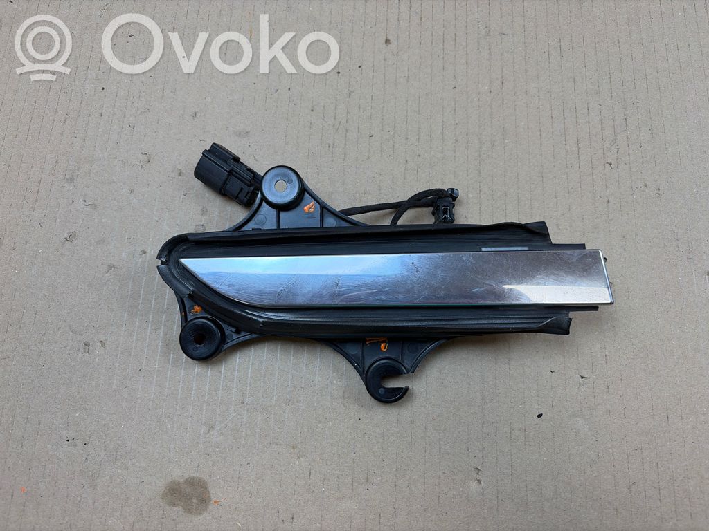 Tesla Model X Manecilla externa puerta delantera 