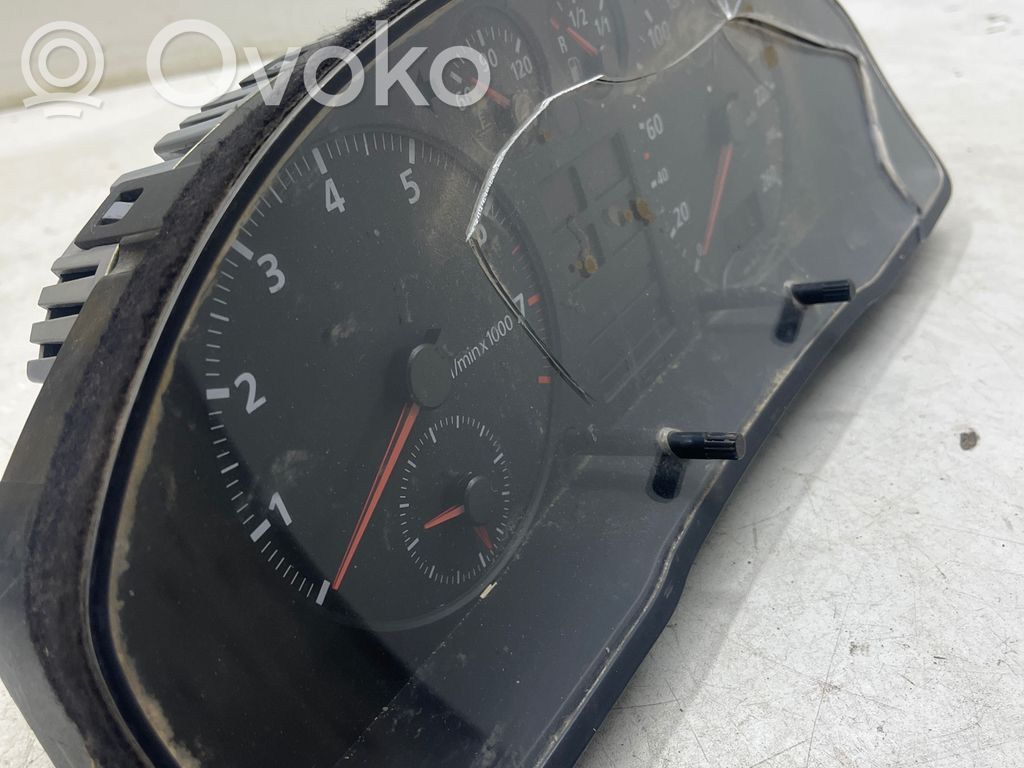 Audi A4 S4 B5 8D Nopeusmittari (mittaristo) 