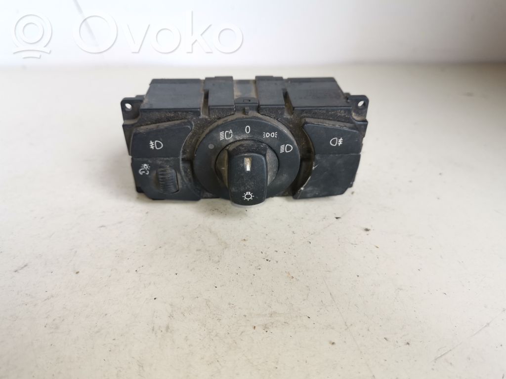 Light switch   6925287
