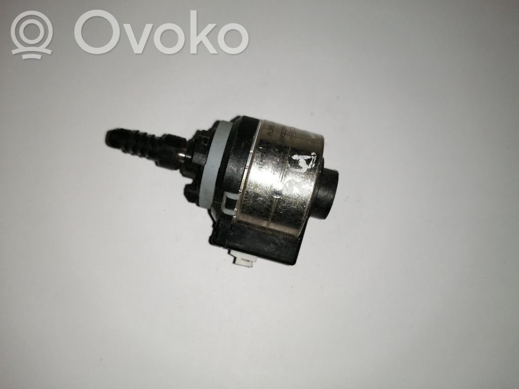 Volkswagen PASSAT B6 Headlight level adjustment motor 