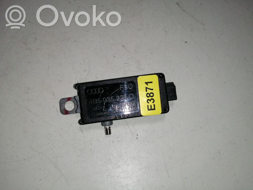 Audi A6 S6 C5 4B Antenos stiprintuvas 