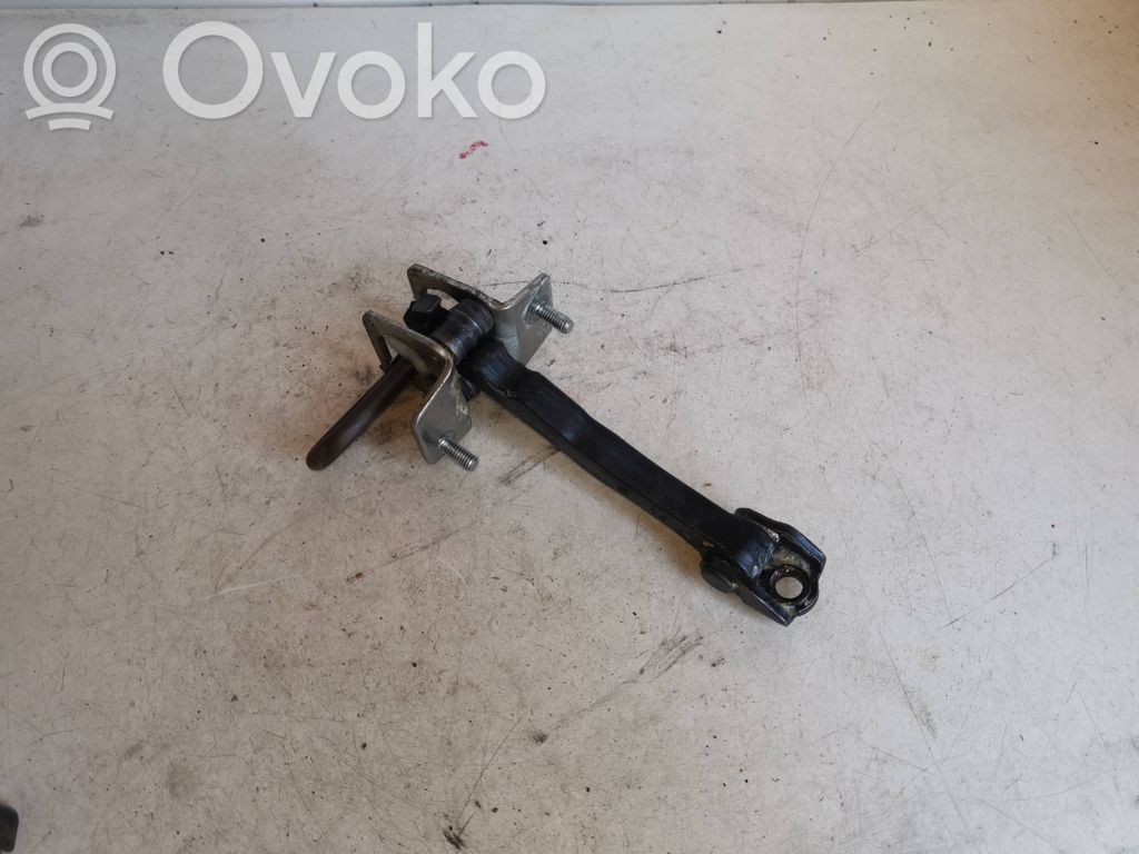 Volvo XC90 Etuoven pidätin 