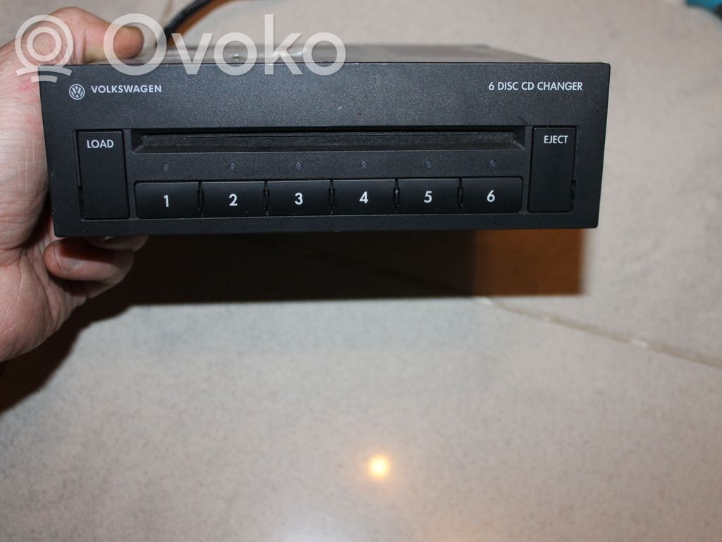 Volkswagen PASSAT B6 Schimbător CD/DVD 