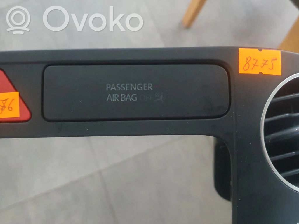 Volkswagen Tiguan Passenger airbag on/off switch 
