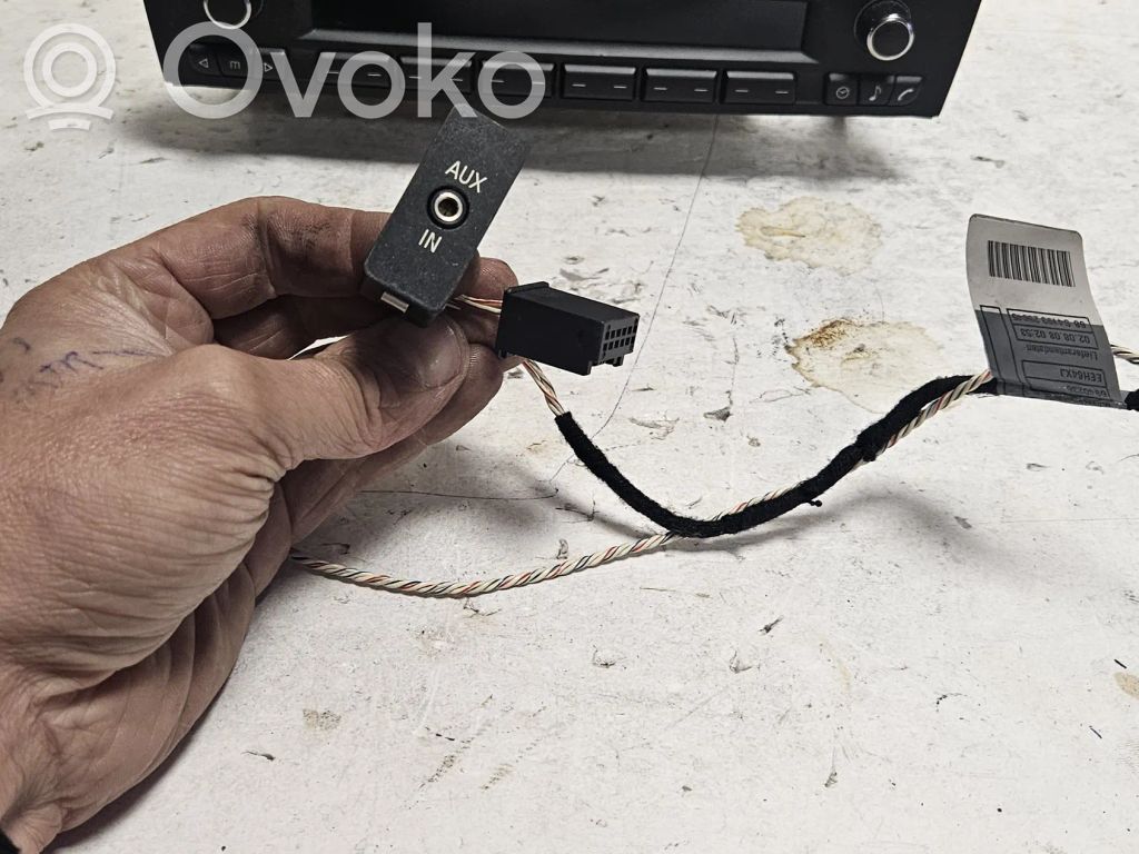 BMW 3 E90 E91 AUX in-socket connector 