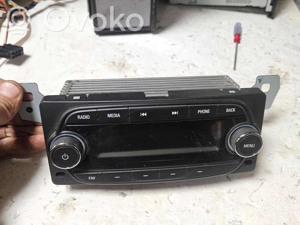 Opel Karl Radio/CD/DVD/GPS head unit 