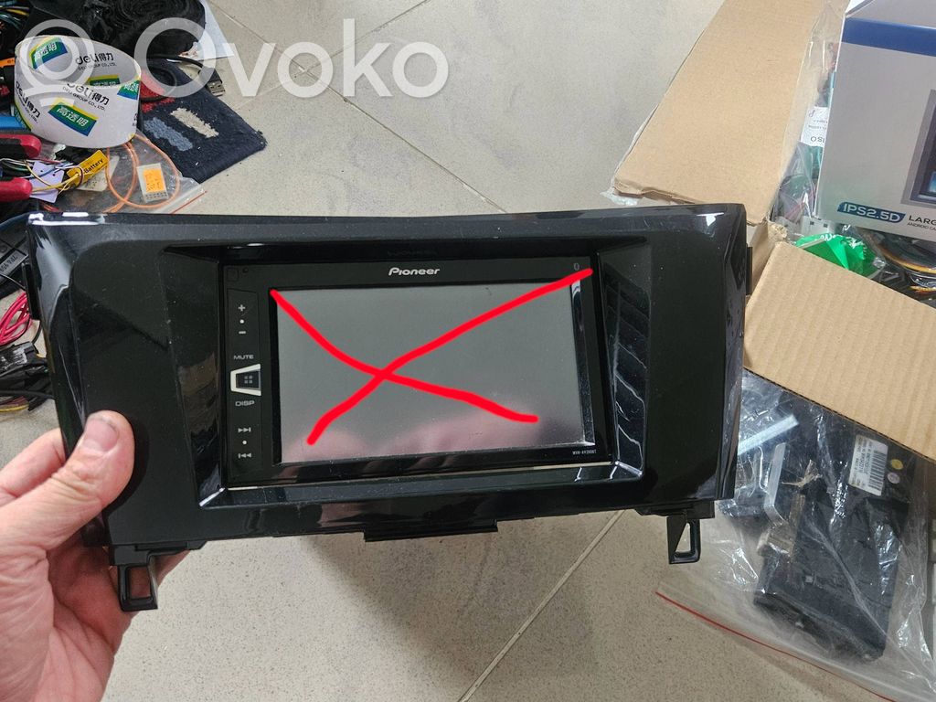 Nissan Qashqai Radio/GPS head unit trim 