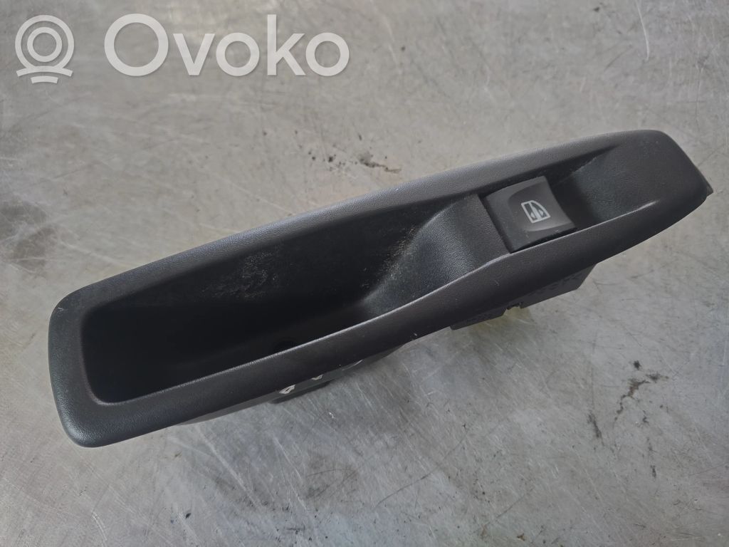 Renault Captur Electric window control switch 