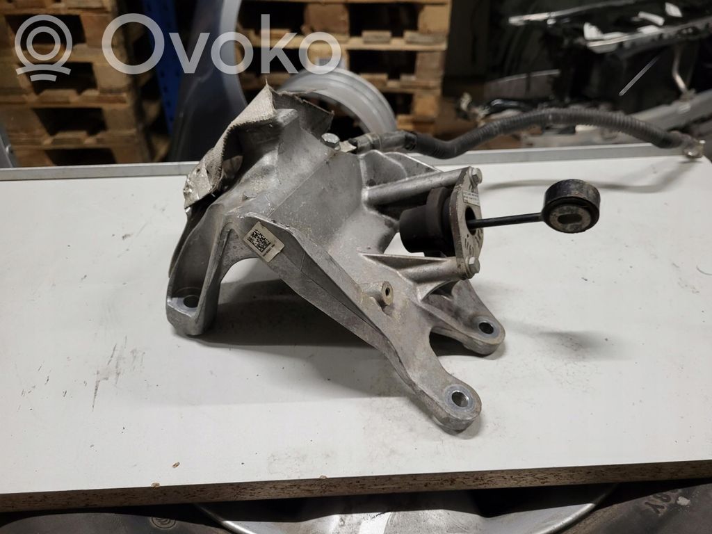 Audi Q7 4M Engine mounting bracket 