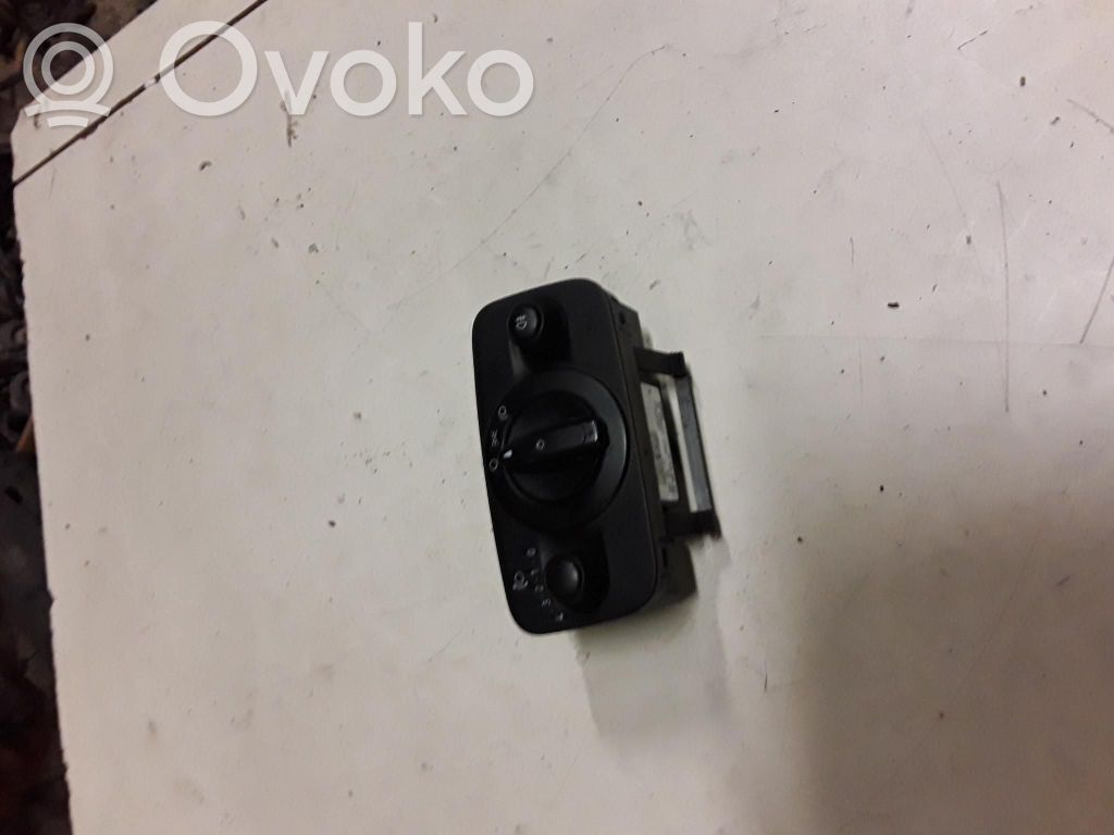 Interruptor de luz   AV6T13A024GC,AV6T13A024GC