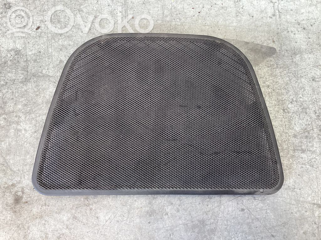 BMW 5 E39 Sivukaiuttimen suoja 