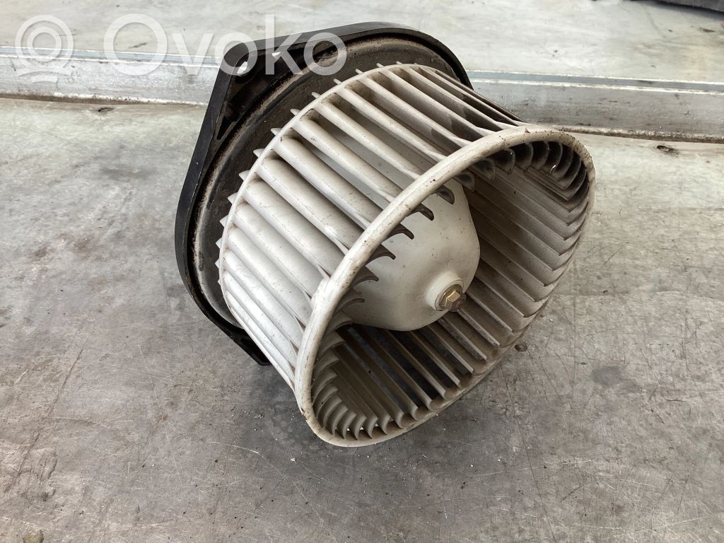Subaru Forester SF Mazā radiatora ventilators 