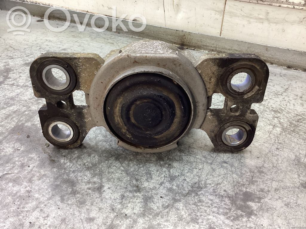 Engine mount bracket   HL8090M03