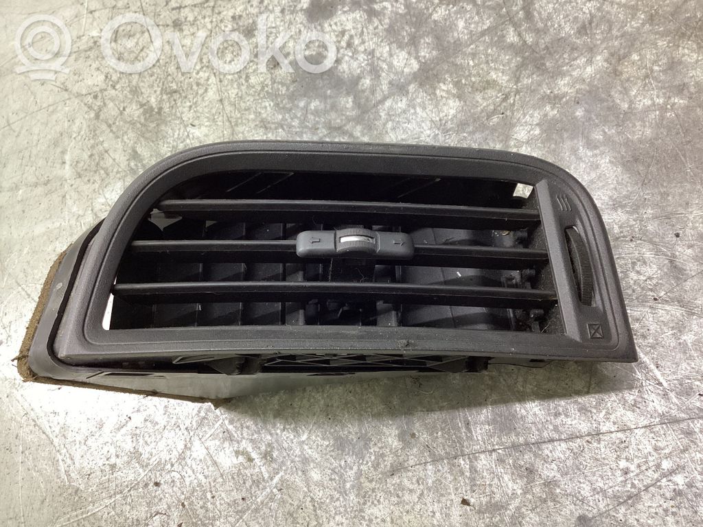 Dodge Journey Dysze / Kratki środkowego nawiewu deski rozdzielczej 