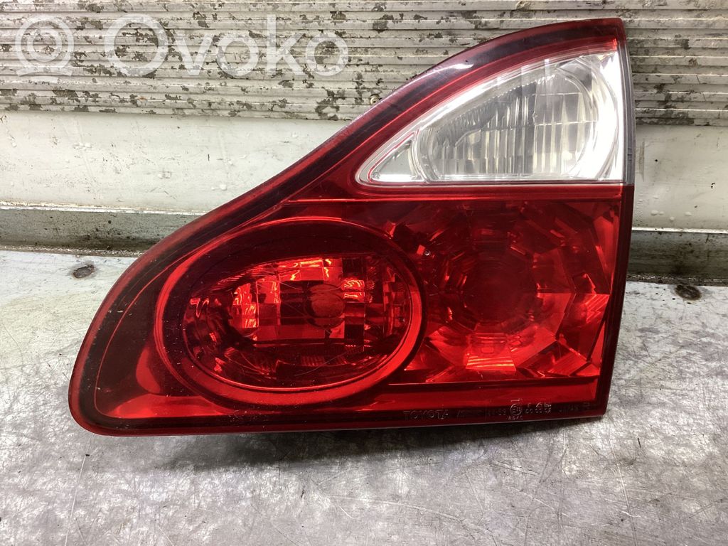 Toyota Avensis Verso Tailgate rear/tail lights 