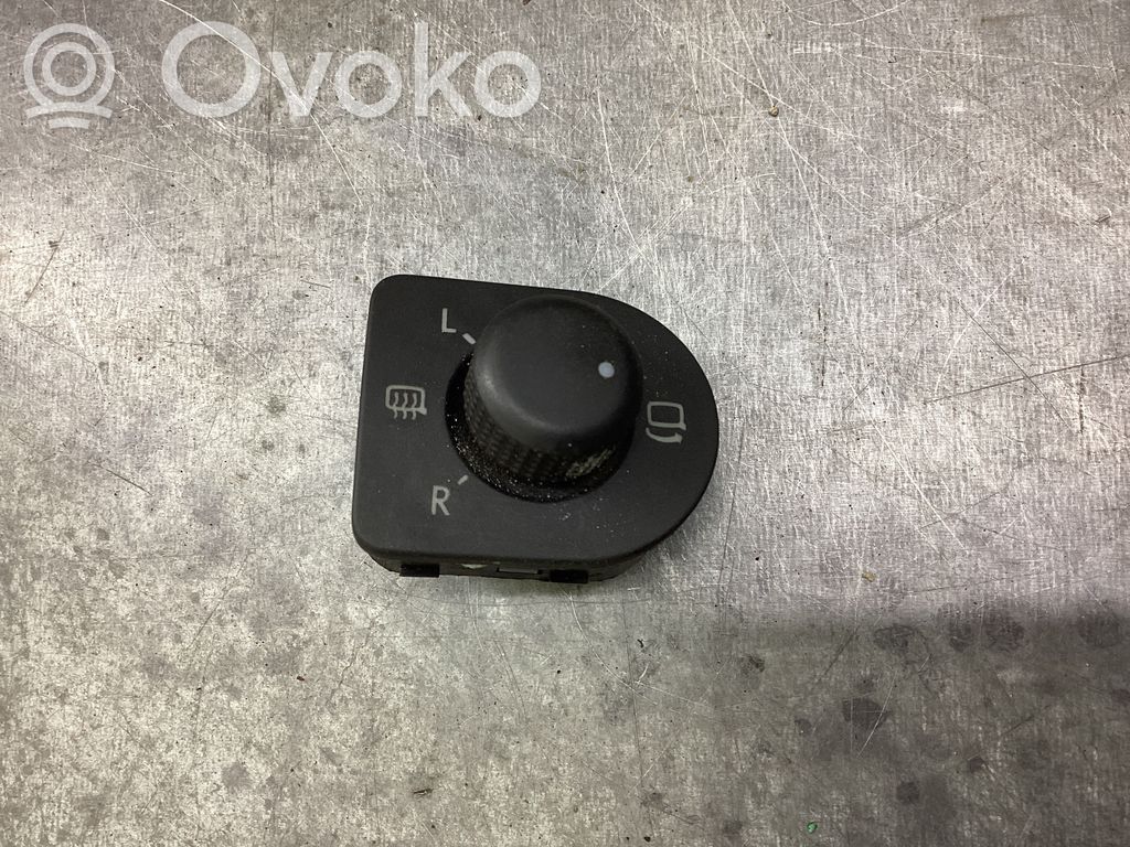 Volkswagen PASSAT B5 Interruptor del espejo lateral 