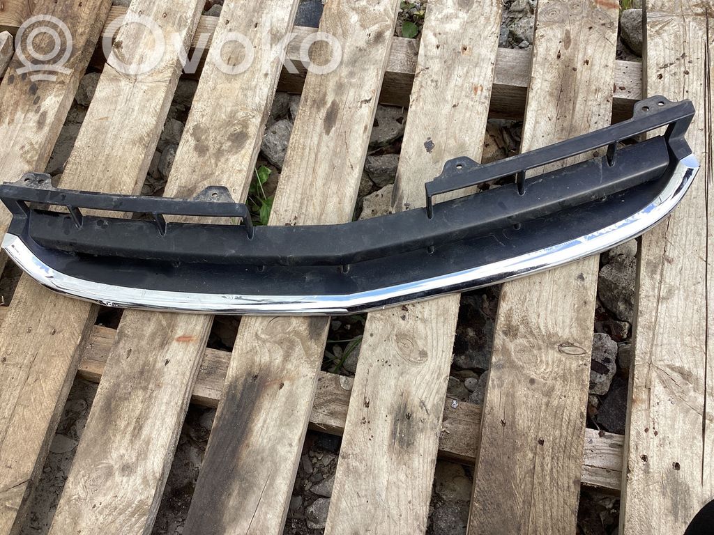 Opel Antara Front bumper upper radiator grill 