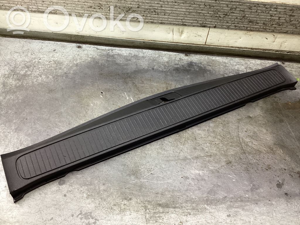 Opel Zafira C Osłona pasa bagażnika 