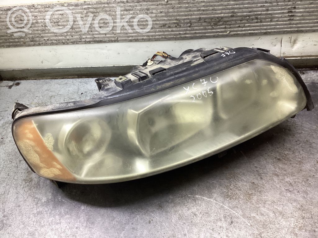 Volvo XC70 Priekinis žibintas 